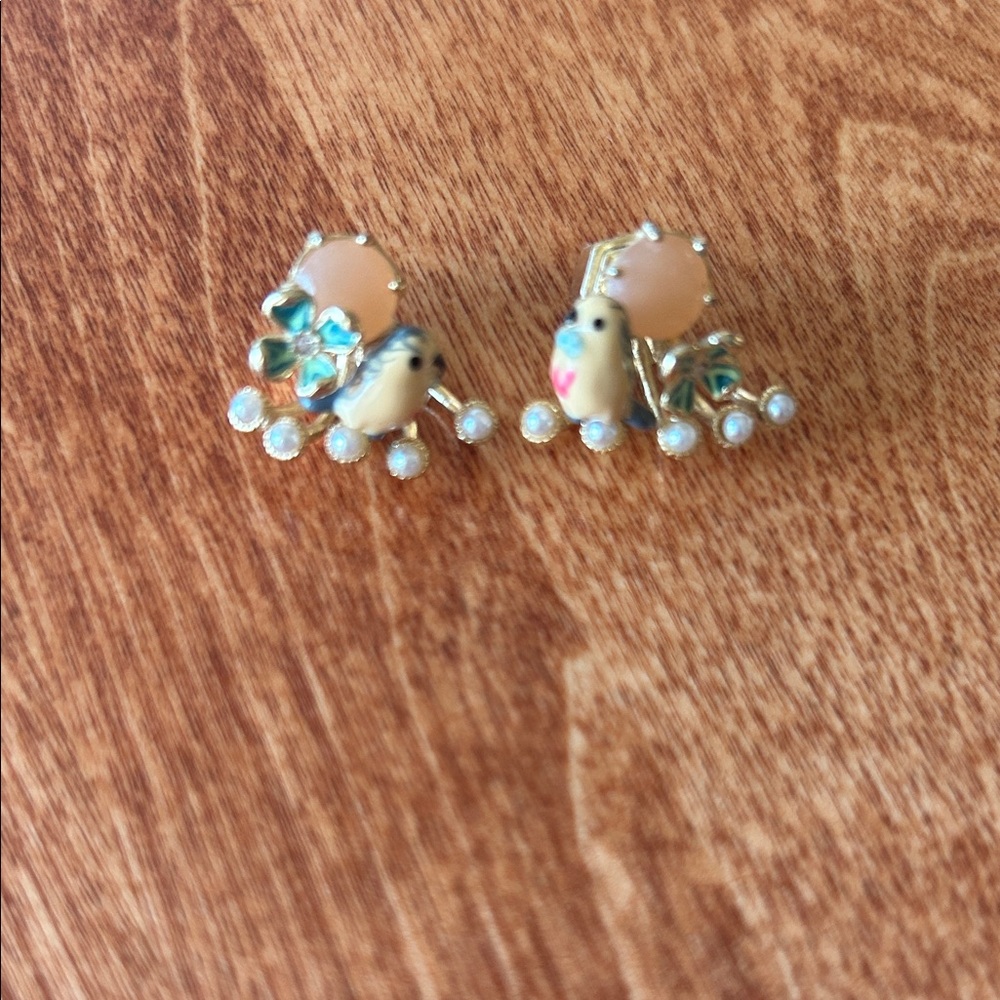 Cute Bird Cluster Stud Earrings in Cream and Green